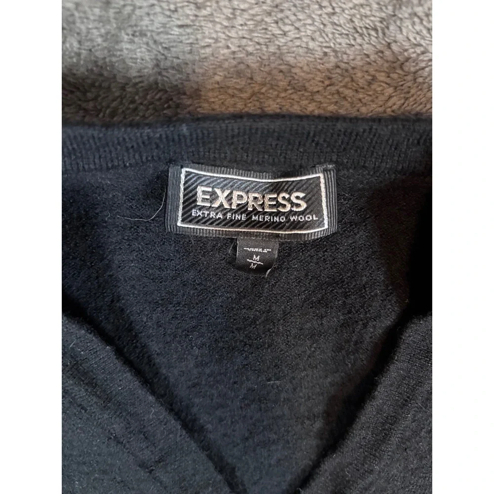 Express men neck